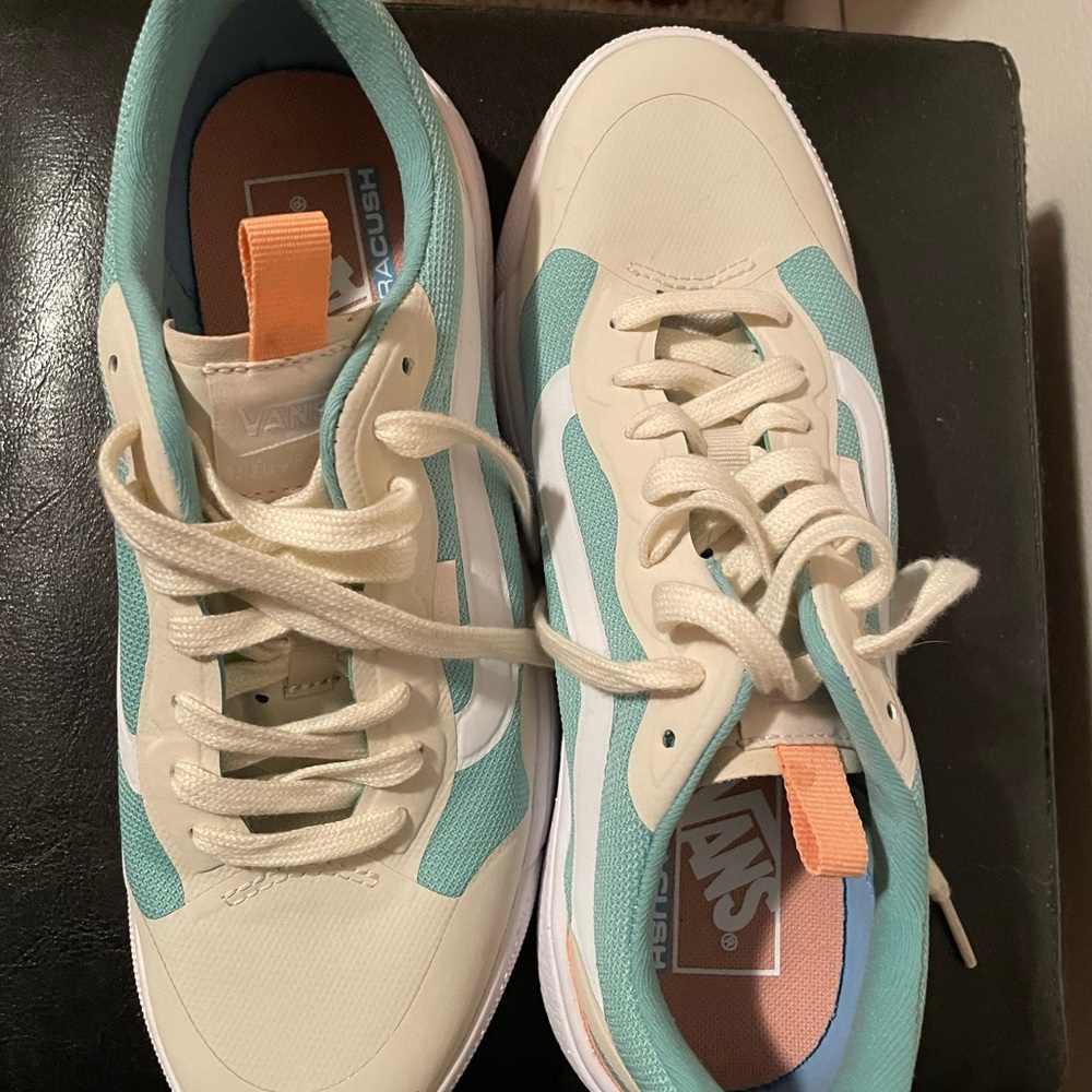 Brand new! 6.5 men 8 women